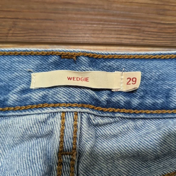 Levi's Wedgie Straight Med/Light Wash Cropped Jeans Size 29 - Picture 6 of 13